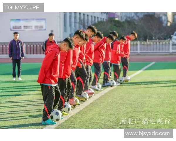冬季儿童足球训练营开启快乐运动新篇章让孩子们在寒冷中感受足球的热情与乐趣
