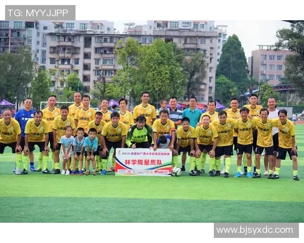 大学足球的成长之路与团队精神的深刻体会